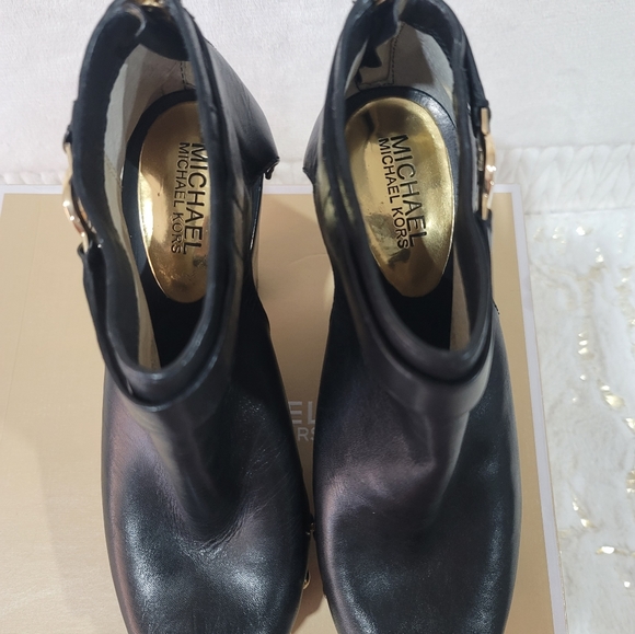 Shoes - Picture 5 of 5